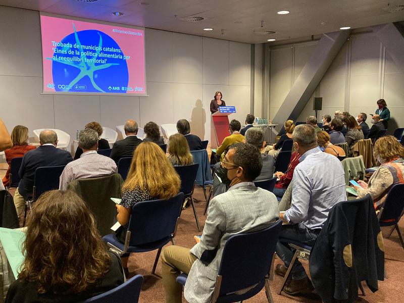 Ada Colau durant la trobada de municipis catalans Ada Colau side event CMAS