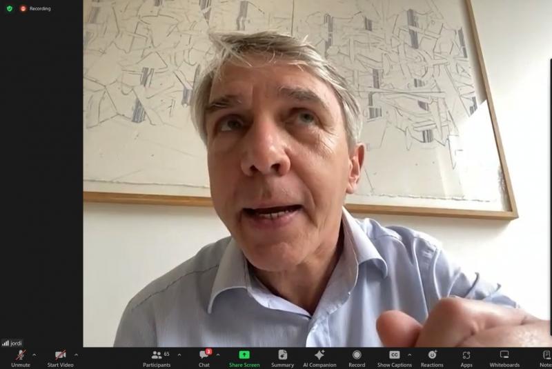 Jordi Harrison durante su intervención en la sesión de Café Europa Jordi Harrison durante su intervención en la sesión de Café Europa