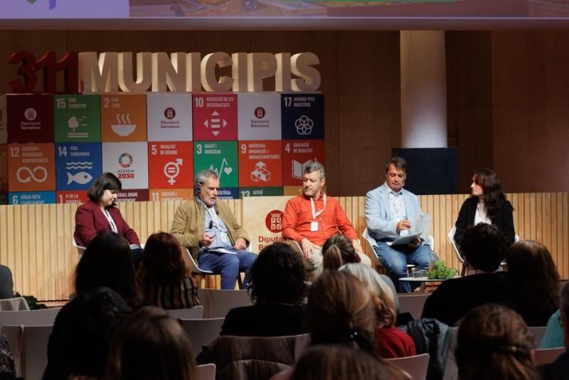 Mesa redonda de ciudades De izquierda a derecha: Elisa Porreca (Milà), Philippe Lemanceau (Dijon), Josep Manuel Pérez (València), Manel Vázquez (Barcelona). ÒSCAR FERRER | DIPUTACIÓ DE BARCELONA